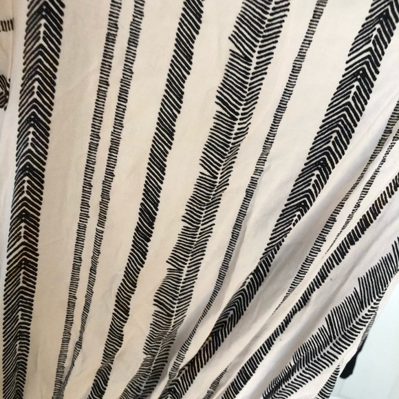 Xhilaration XS fits 2–4 white &black stripe faux wrap casual romper or cover up - Picture 5 of 5